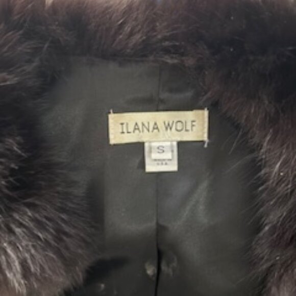 Short silk fur trimmed jacket. - Picture 4 of 5